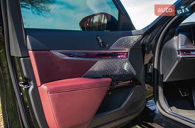 Седан BMW i7 2022 в 