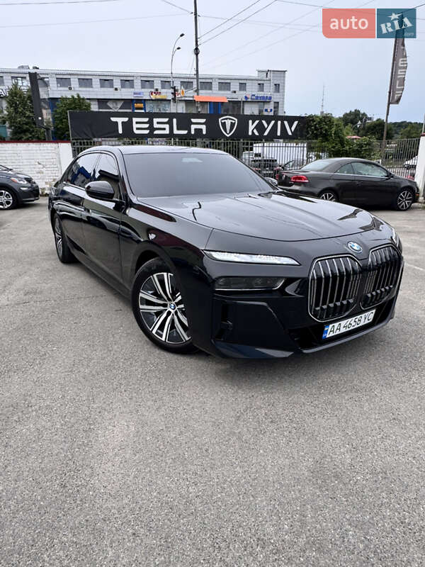 Седан BMW i7 2023 в Києві