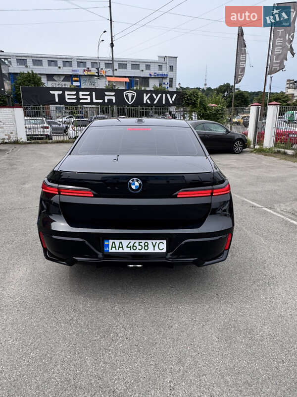Седан BMW i7 2023 в Києві