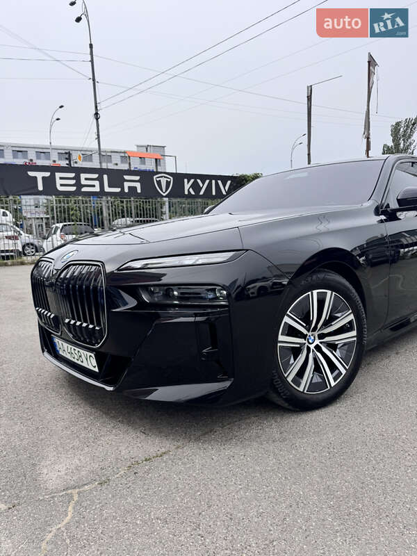Седан BMW i7 2023 в Києві