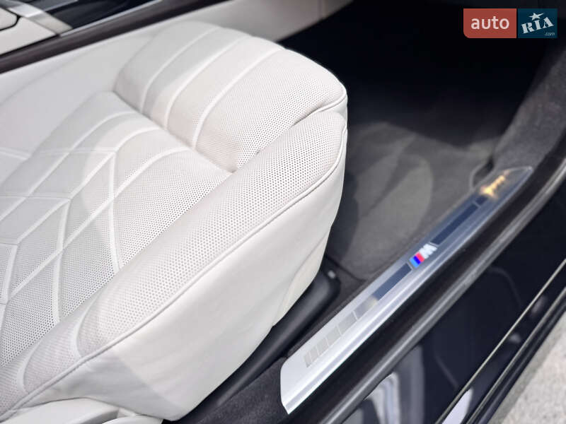 Седан BMW i7 2023 в Києві