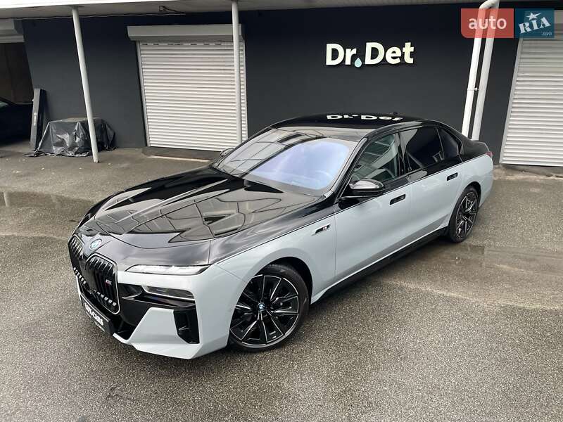 Седан BMW i7 2023 в Киеве