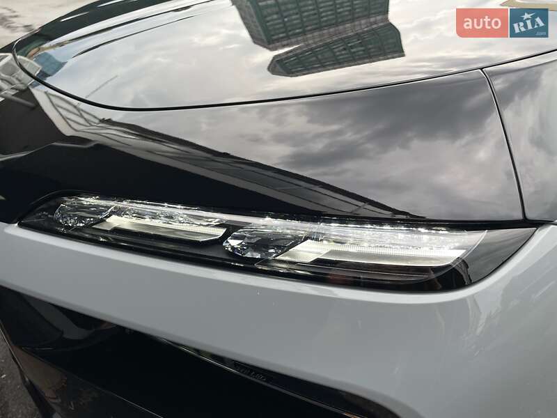 Седан BMW i7 2023 в Киеве