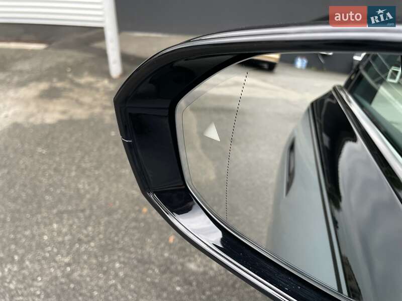 Седан BMW i7 2023 в Киеве