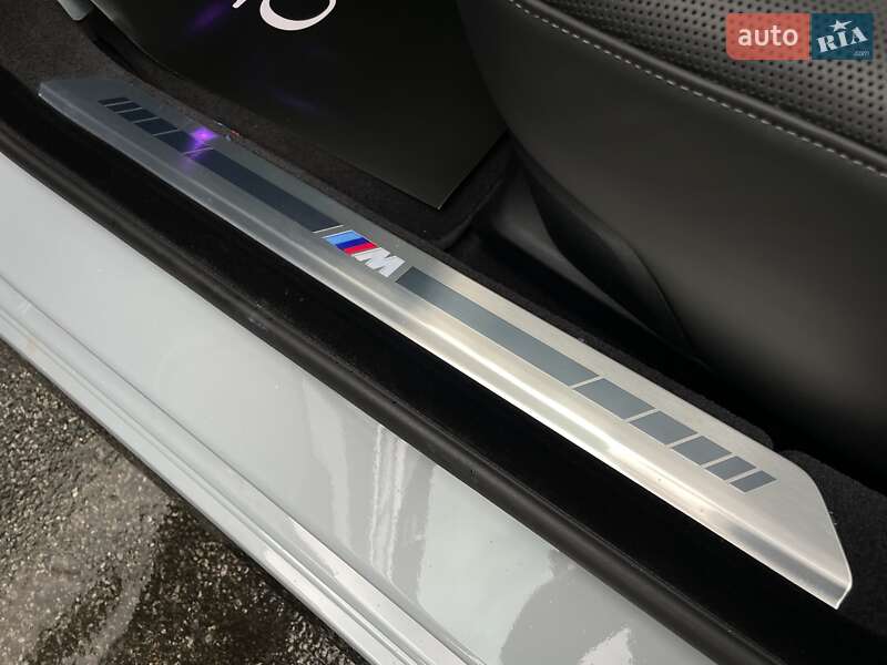 Седан BMW i7 2023 в Киеве