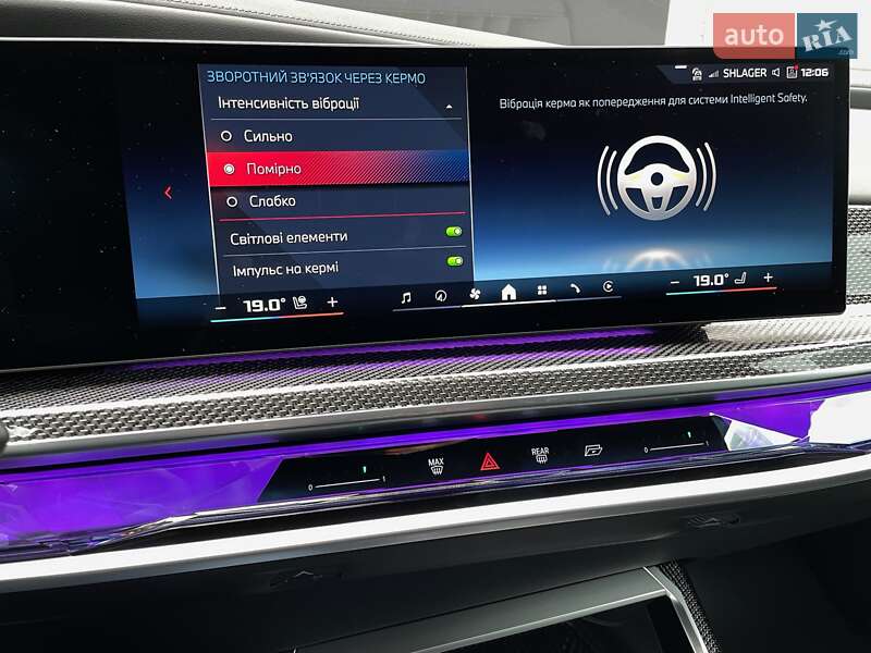 Седан BMW i7 2023 в Киеве