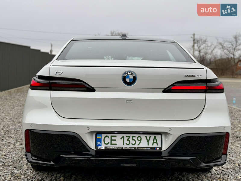 Седан BMW i7 2024 в Киеве