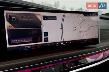 Седан BMW i7 2024 в Киеве