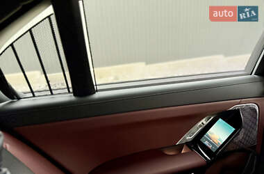 Седан BMW i7 2024 в Киеве