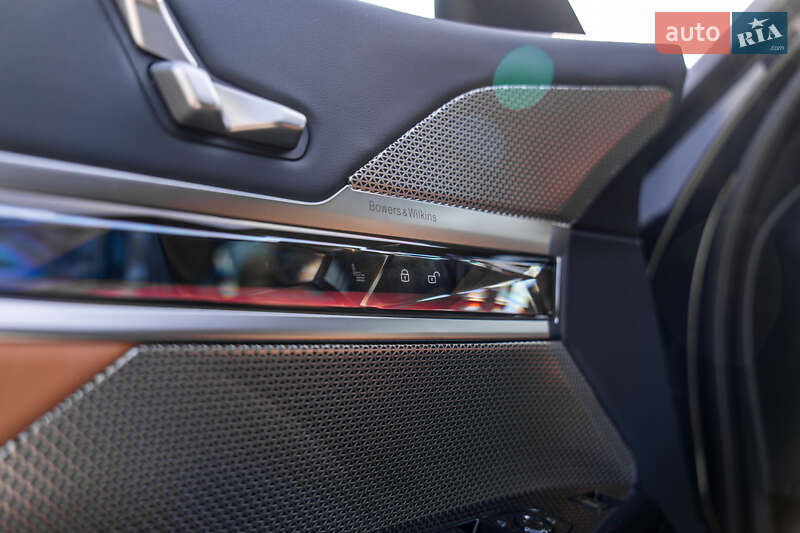 Седан BMW i7 2024 в Львове