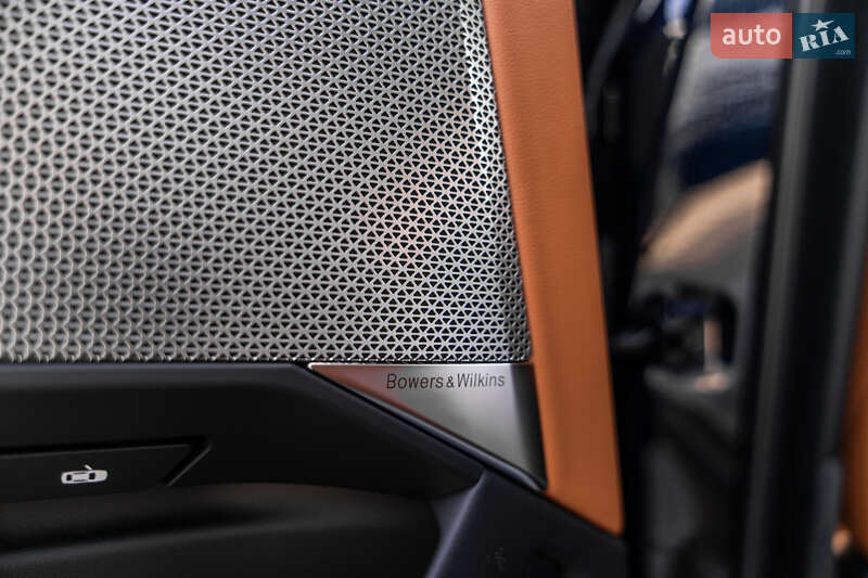 Седан BMW i7 2024 в Львове