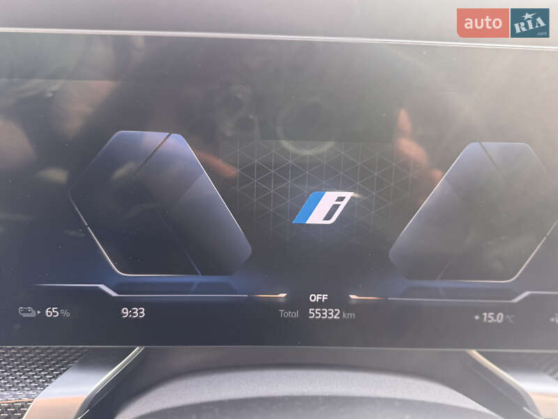 Седан BMW i7 2023 в Львове