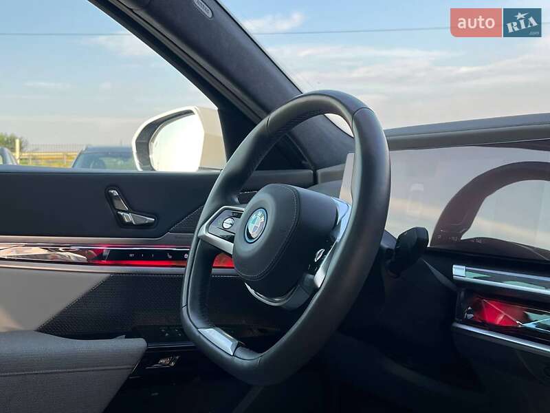 Седан BMW i7 2023 в Львове фото 23 Седан BMW i7 2023 в Львове