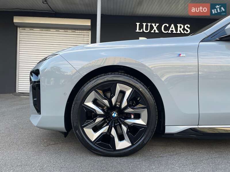 Седан BMW i7 2023 в Киеве
