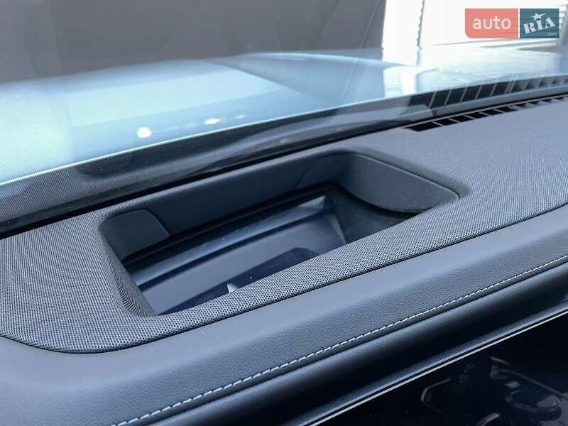 Седан BMW i7 2023 в Киеве