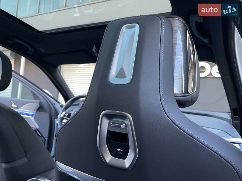 Седан BMW i7 2023 в Киеве