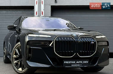 Седан BMW i7 2025 в Киеве