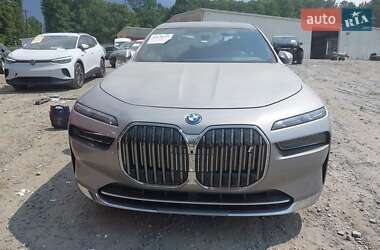 Седан BMW i7 2022 в Киеве