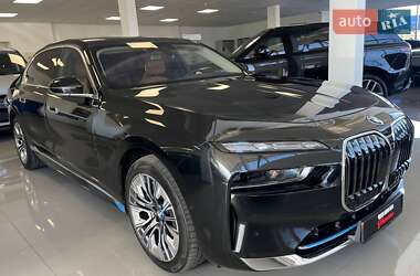 Седан BMW i7 2023 в Киеве
