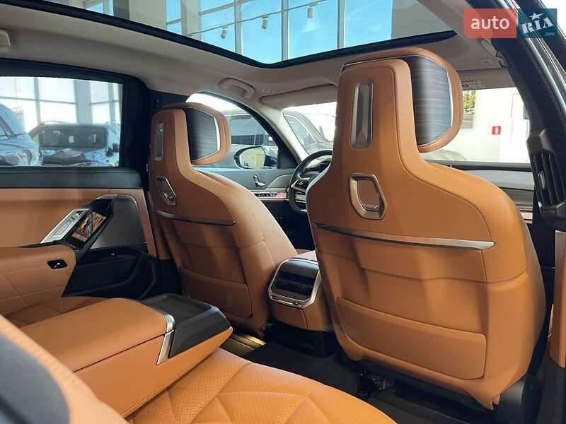 Седан BMW i7 2023 в Киеве