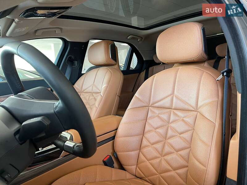Седан BMW i7 2023 в Киеве