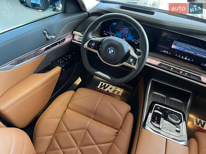 Седан BMW i7 2023 в Киеве