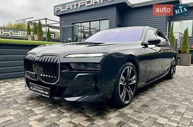Седан BMW i7 2023 в Киеве