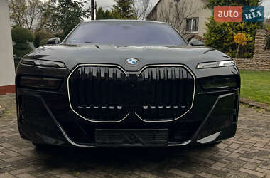 Седан BMW i7 2024 в Ровно
