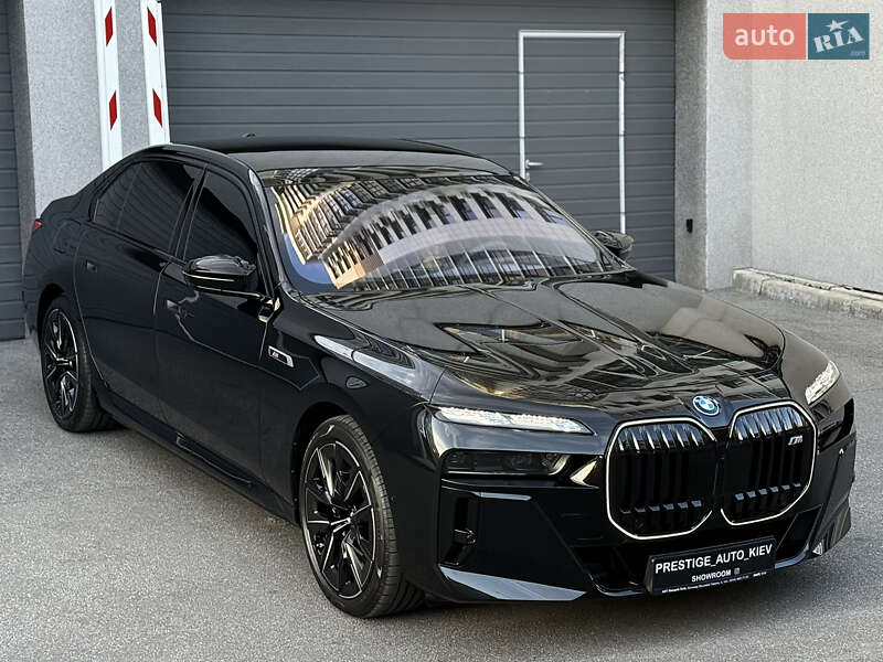 Седан BMW i7 2025 в Киеве фото 12 Седан BMW i7 2025 в Киеве