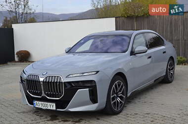 Седан BMW i7 2022 в Хусті