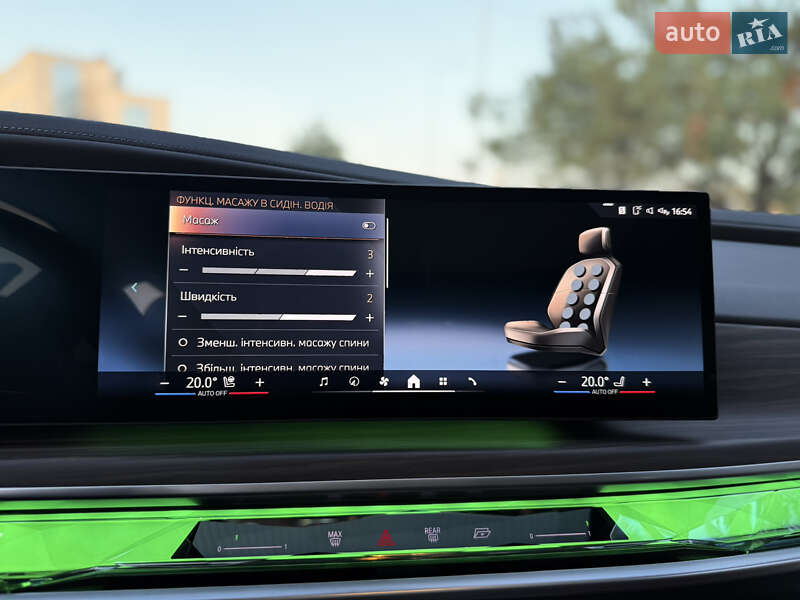 Седан BMW i7 2022 в Львове