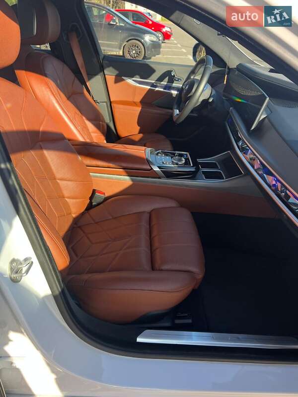Седан BMW i7 2023 в Киеве фото 6 Седан BMW i7 2023 в Киеве
