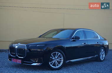 Седан BMW i7 2024 в Самборе