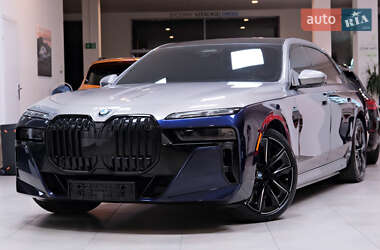 Седан BMW i7 2022 в Львове