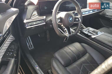 Седан BMW i7 2023 в Києві