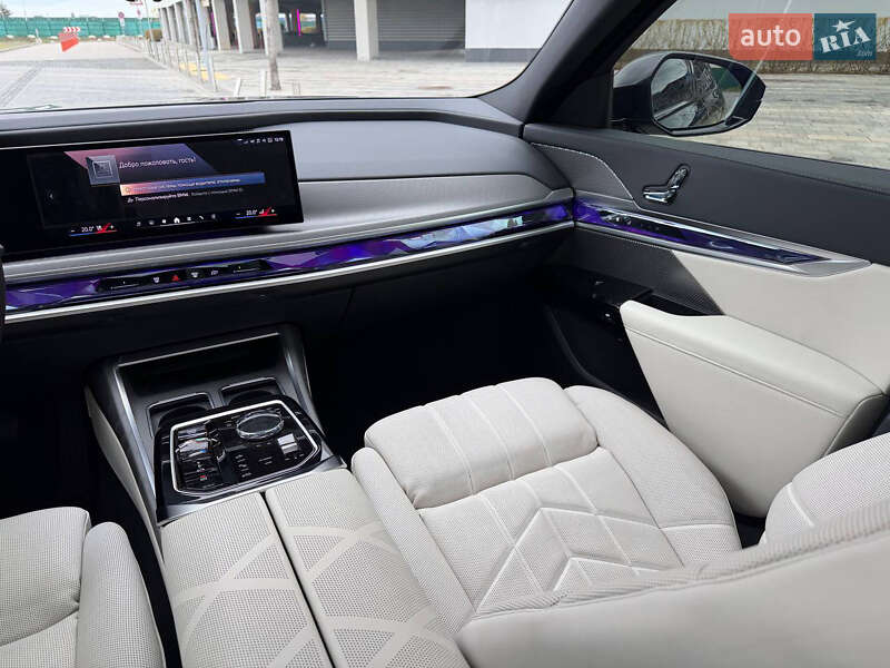 Седан BMW i7 2023 в Киеве фото 10 Седан BMW i7 2023 в Киеве