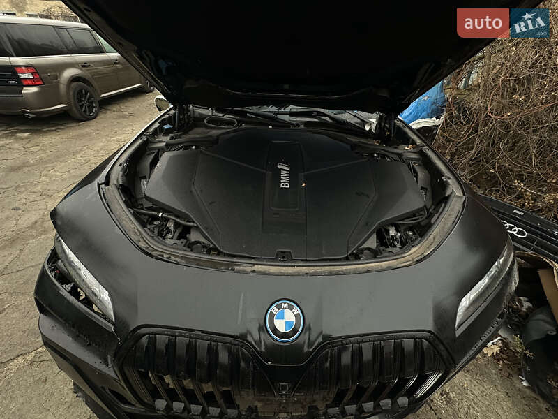 Седан BMW i7 2023 в Києві