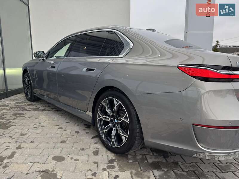 Седан BMW i7 2024 в Хмельницком