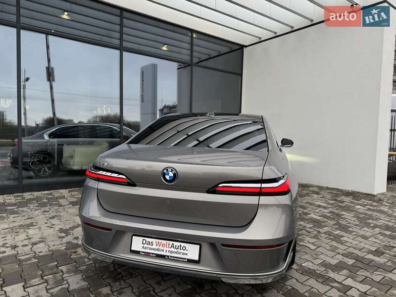 Седан BMW i7 2024 в Хмельницком