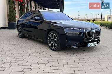 Седан BMW i7 2023 в Мукачево