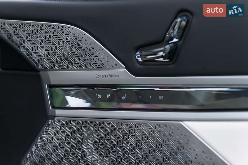 Седан BMW i7 2022 в Мукачево