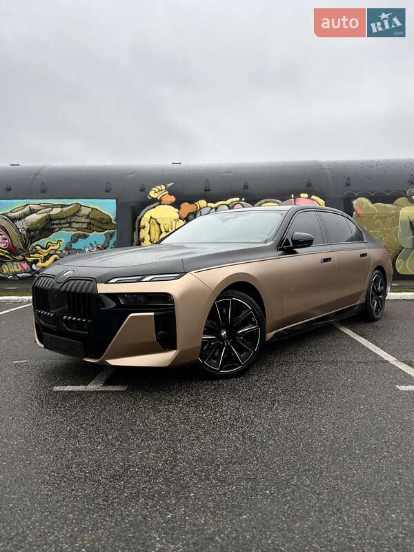 Седан BMW i7 2023 в Києві