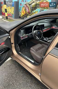 Седан BMW i7 2023 в Києві