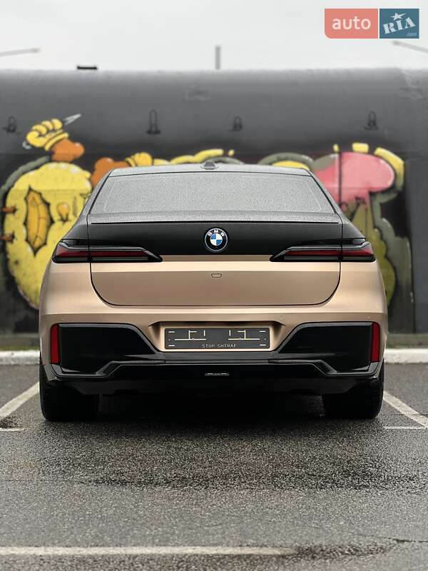 Седан BMW i7 2023 в Києві