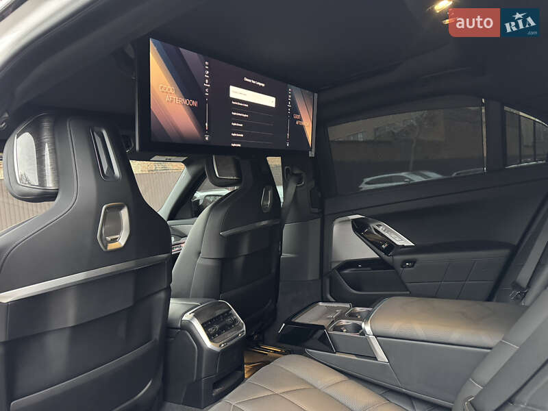 Седан BMW i7 2023 в Вінниці