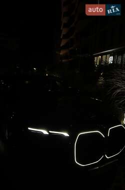 Седан BMW i7 2023 в Львові