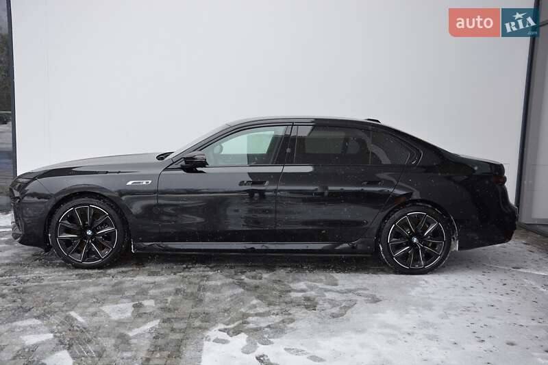 Седан BMW i7 2025 в Києві