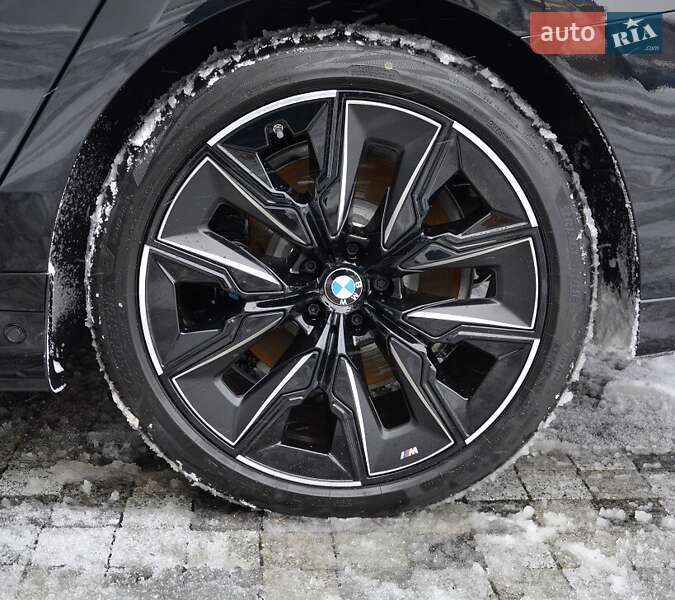 Седан BMW i7 2025 в Києві