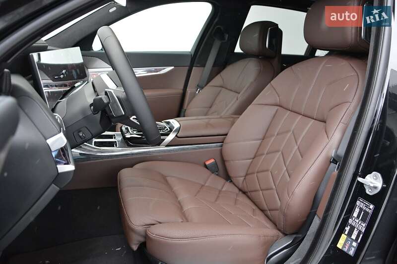 Седан BMW i7 2025 в Києві