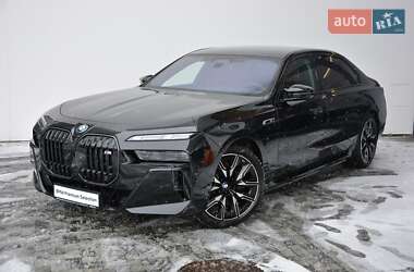 Седан BMW i7 2025 в Киеве